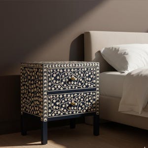 Table de chevet en marqueterie d'os avec 2 tiroirs | Table de chevet florale faite main pour chambre à coucher
