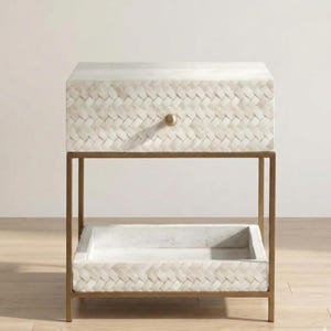 Mesita de noche con incrustaciones de hueso blanco, marco dorado, estante de almacenamiento, mesa auxiliar moderna para dormitorio