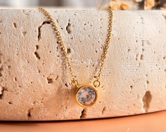 Colar com pingente solitário de zircônia cúbica: prata esterlina banhada a ouro 18K