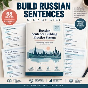 Op de afbeelding: Een 68 pagina's tellend printbaar PDF-werkboek getiteld Russian Sentence Building Practice System. De omslag toont een blauw silhouet van Russische architectuur, een zon en tekst. Rondom het boek liggen diverse oefenpagina's.