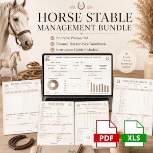 Op de afbeelding: Een pakket voor stalbeheer met een laptop die een financiële tracker toont, printbare plannerbladen voor voerschema's, paardenprofielen, dagelijkse verzorgingslogboeken en onkostenoverzichten, samen met een hoefijzer en paardenafbeeldingen.