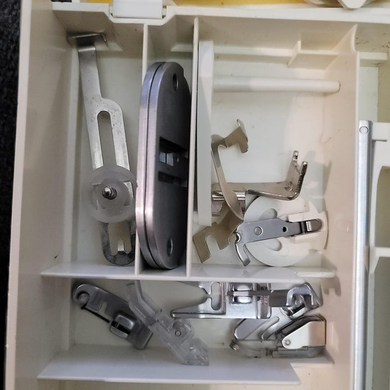 Vintage Singer Sewing Machine Box, Attachments & 6 Flexi-stitch Discs ...
