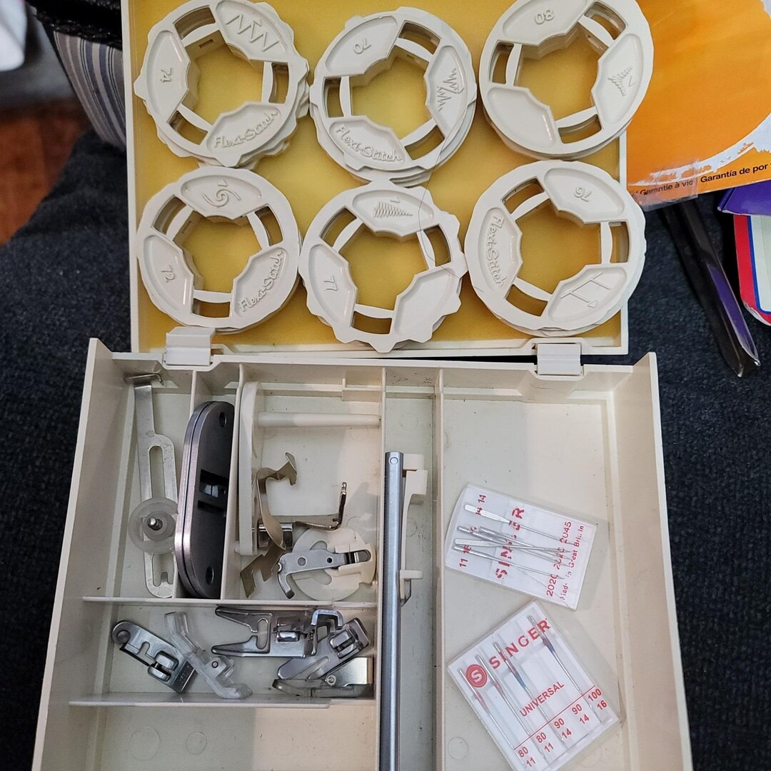 Vintage Singer Sewing Machine Box, Attachments & 6 Flexi-stitch Discs ...