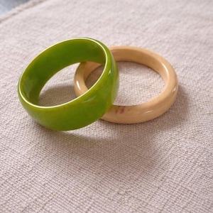 Vintage Lucite Bangle Set Chunky Green Cream Swirl Resin Bracelets Retro Stack Statement Jewelry
