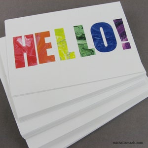 Jeu de cartes postales Hello en lettres arc-en-ciel