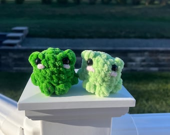Rana de bolsillo amigurumi de ganchillo