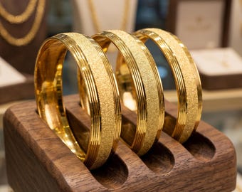 Gouden armband met glitter, 22 karaats verguld, 1,5 cm breed.