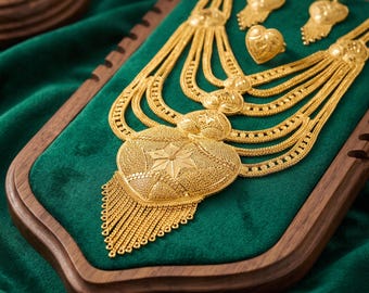 22-karaats vergulde Indiase sieradenset, gelaagde hartvormige ketting en oorbellen