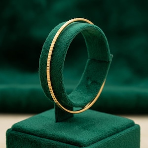 Pulsera rígida texturizada chapada en oro de 22 quilates, pulsera minimalista de oro para mujer, joyería tipo brazalete apilable, regalo elegante para ella.