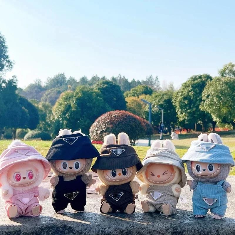 Prada の洋服/ 帽子付き Labubu Prada の洋服/ 帽子付き Labubu Prada の洋服/ 帽子付き Labubu