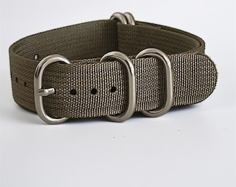 Green NATO Nylon Watch Strap – One-Piece Design, 18mm, Silver Buckle