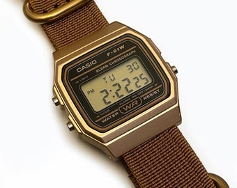 Specialdesignad Casio F-91 guldfärgad digitalklocka – brunt nylonarmband med guldspänne