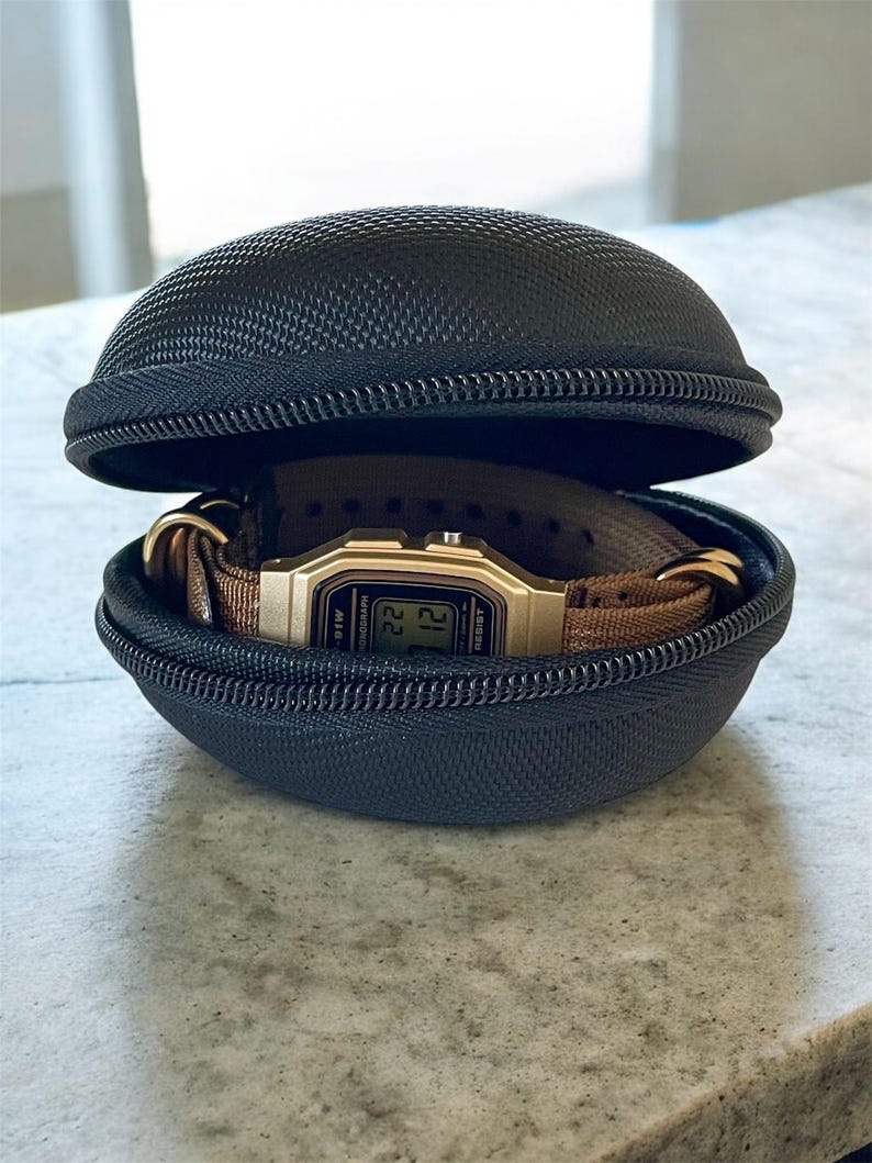 Personalizowany zegarek cyfrowy Casio F-91 Gold – brązowy pasek nylonowy ze złotą sprzączką zdjęcie 14