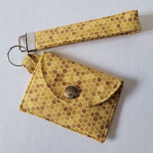 Mini llavero con tarjetero y diseño de panal dorado