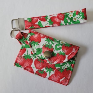 Mini llavero con tarjetero y fresas vintage