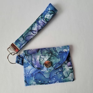Mini llavero con tarjetero y estampado de acuarela azul y verde