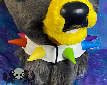 Collare Fursuit - Bianco con punte arcobaleno - PRONTO PER LA SPEDIZIONE