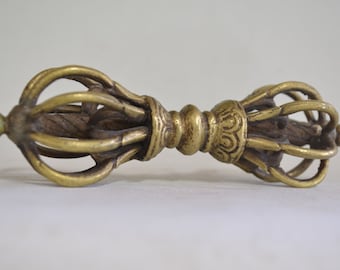 Vajra 4945, kyukosho de latón, 9 puntas