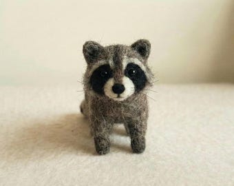 Handgemachter Nadelfilz Waschbär - süsses Mini Filztier Figur, Geschenk zum Vatertag