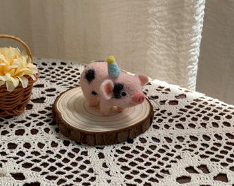 Needle Felted Pig Ornament, Handmade Wool Animal Sculpture, Dollhouse Miniature, Father's Day gift