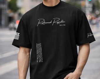 Camiseta cristiana cuadrada para hombre – Camiseta extragrande de Redeemed Republic, con versículo bíblico de Colosenses 1:13-14, ropa de calle Faith & Freedom