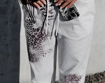 Pantalones deportivos con estampado de guepardo