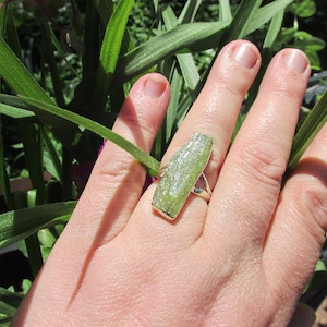Very Beautiful Green Kyanite Ring Size 7.5 US, 925 Silver