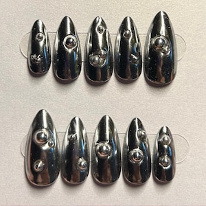 Silver Chrome Medium Almond Press-On Nail Set | Trendy & Bold Fake Nails | Reusable Press-on Nails | Custom Press On Nails | Chrome Nail Art