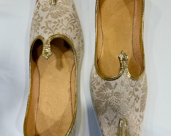 Handmade Indian Sandals/Shoes/Kussay for Men - Cream and Golden