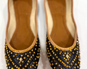 Jutti/Kussay indio bordado a mano - Negro y dorado con bordado de espejo