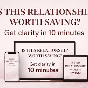 Op de afbeelding: Afbeelding met een smartphone, tablet en laptop met de tekst "IS THIS RELATIONSHIP WORTH SAVING?" en "Get clarity in 10 minutes". De apparaten staan tegen een zachtroze achtergrond, wat duidt op relatieadvies.