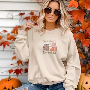 Fall Lover Crewneck Sweatshirt: Cozy Autumn Fashion, Pumpkin Spice