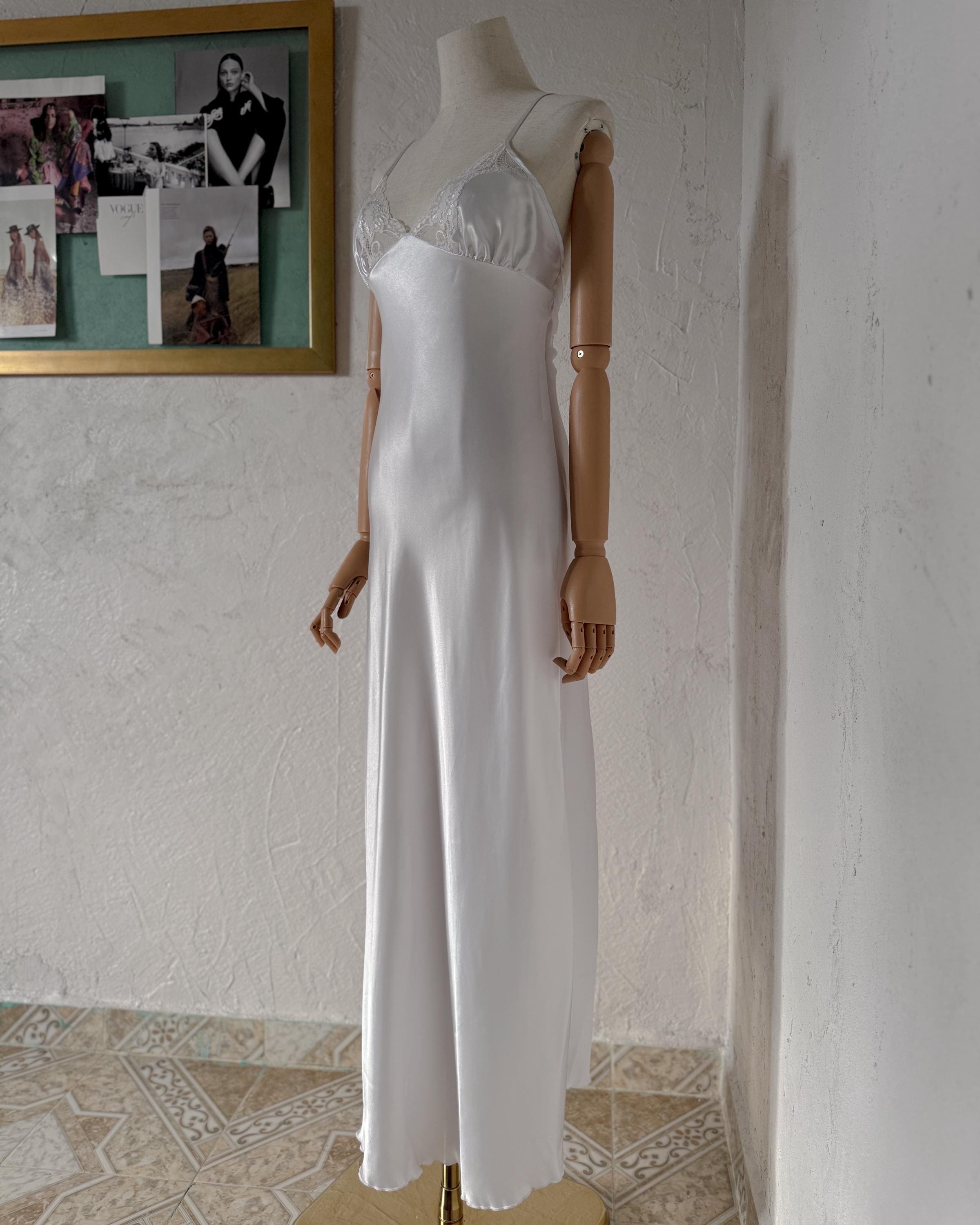 【新品M】LIMITED VINTAGE LACE DRESS Arden: Long Sleeve High Neck Illusion Floral Lace A-Line