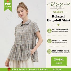 Peut inclure: Un patron de couture PDF pour une chemise babydoll décontractée avec un motif à carreaux dans des tons bleu et beige. Le modèle présente un col arrondi, des manches courtes et une fermeture boutonnée. Tailles XS-5XL et bonus béret inclus.