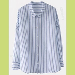 Peut inclure: Chemise blanche &agrave; rayures verticales bleues. La chemise &agrave; manches longues a un col classique et des poignets boutonn&eacute;s. La chemise est en tissu l&eacute;ger. Elle est boutonn&eacute;e sur le devant.