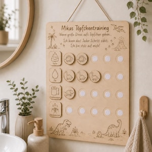 Peut inclure: Un tableau d'apprentissage de la propreté en bois rectangulaire avec des illustrations de dinosaures et le texte allemand Mikas Töpfchentraining. Le panneau comporte des lignes avec des icônes de tâches et des emplacements pour jetons.