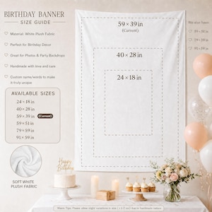 K&ouml;nnte beinhalten: Ein Gr&ouml;&szlig;enleitfaden f&uuml;r ein Geburtstagbanner aus wei&szlig;em Pl&uuml;schstoff mit Abmessungen von 150x99 cm, 102x71 cm und 61x46 cm. Die Grafik enth&auml;lt Text zu verf&uuml;gbaren Gr&ouml;&szlig;en, Materialdetails und eine visuelle Darstellung des weichen wei&szlig;en Stoffes.