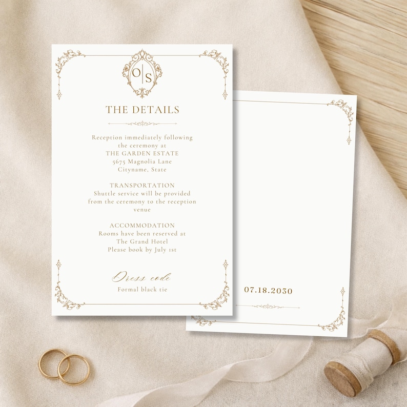 Op de afbeelding: Twee witte rechthoekige trouwkaarten met gouden sierlijke hoekversieringen en een centraal monogram O S. De tekst bevat THE DETAILS, locatie van de receptie, vervoer, accommodatie en dresscode, met de datum 07.18.2030 op de tweede kaart.