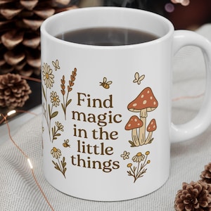 Keramiktasse, Cottagecore Pilz Wildblumen Bienen Schmetterlinge, Geschenk für Naturliebhaber, botanische Kaffeetasse, Gärtner Teetasse, Blumenküche