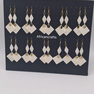 Pendientes de latón y hueso hechos a mano, regalo para ella, joyería tribal de cuerno para mujeres masái al por mayor.