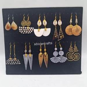 Boucles d'oreilles africaines en laiton, os, corne et coquillage cauri, assortiment en gros - Accessoires pour femmes