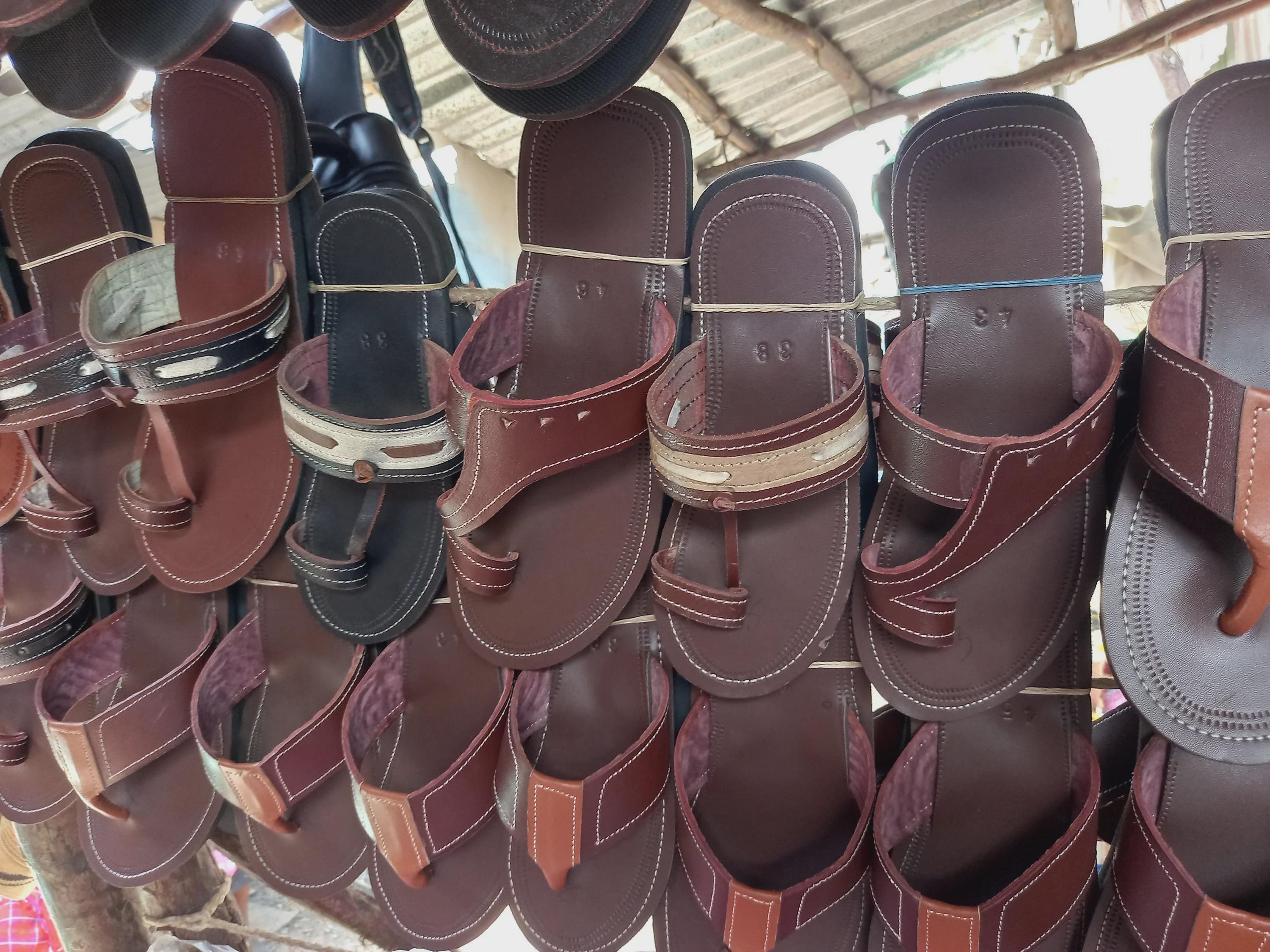 Wholesale maasai African leather sandals, Handcrafted toe-Ring Bulk Boho slippers for men