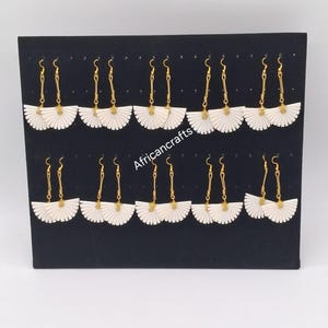 Pendientes de latón y hueso hechos a mano, regalo para ella, joyería tribal de cuerno para mujeres masái.