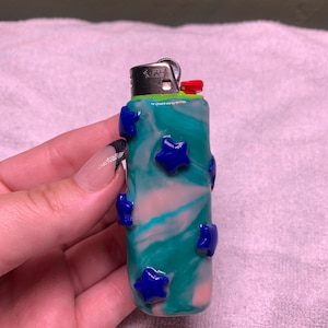 Handmade Polymer Clay Lighter Case – [Ocean blue vibes w Blue Stars] – Fits Bic – Boho Refillable Cover – Unique Gift for Smoker