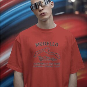 Mugello Florence Italie T-shirt graphique rétro - circuit automobile, souvenir d&#39;Italie, t-shirt souple unisexe, cadeau pour les fans de sport automobile, vêtements de voyage
