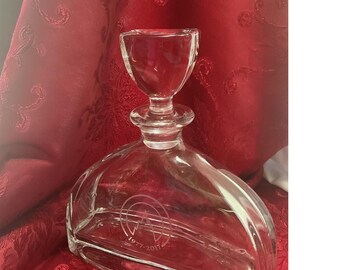 Decantador de vidrio vintage con el logotipo de la montaña, conmemorativo de 1977-2017, con tapón transparente.