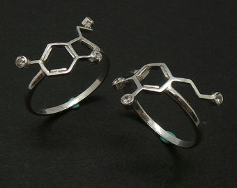 Lot de 2 sérotonine et Dopamine molécule bague - bijou de chimie - molécule anneaux.  Cadeau de psychologie pour l’appréciation de l’enseignant et l’élève