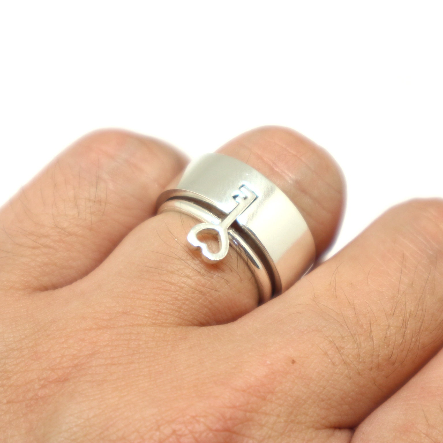 VShine Gold Plated Love Lock Ring for Girls & Women made with SWAROVSKI  ZIRCONIA - VSFRG1068-18 : Amazon.in: फैशन