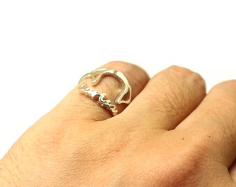 シルバーカスタム犬型リング：パーソナライズされたペットの姓