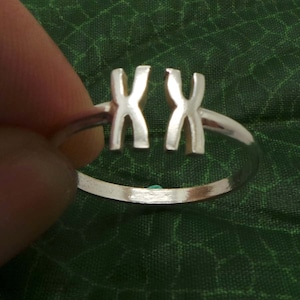 Zilveren XX vrouwelijke chromosoomring - Science Chemistry Biology DNA Ring - Genetic Ring - Statement Gift, Down Awareness Jewellery